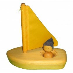 Petit dériveur à voile jaune