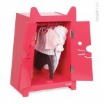 Garde-robe rose en bois pour poupée