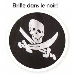 Grand bateau noir de pirates en bois
